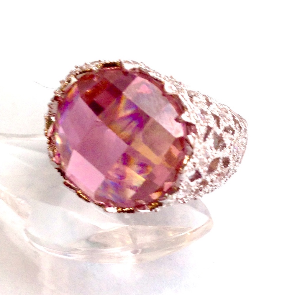 COPY - I HAVE MORE! NEVER TARNISH TRILLION CUT COCKT RING